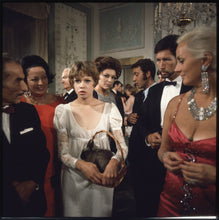 Lade das Bild in den Galerie-Viewer, HÄSCHEN IN DER GRUBE ("EDITION DEUTSCHE VITA #18")(2 Discs Set UHD & Blu-ray) Cover B