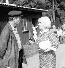 Lade das Bild in den Galerie-Viewer, Mensch Oma