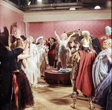 Lade das Bild in den Galerie-Viewer, Im Schlaraffenland (DVD)