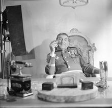 Lade das Bild in den Galerie-Viewer, Der Adjutant (alle 3 Teile)