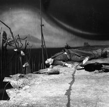 Lade das Bild in den Galerie-Viewer, Draußen vor der Tür