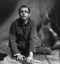 Lade das Bild in den Galerie-Viewer, Draußen vor der Tür