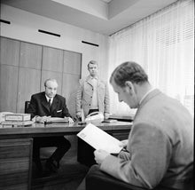 Lade das Bild in den Galerie-Viewer, Zwei Briefe an Pospischiel