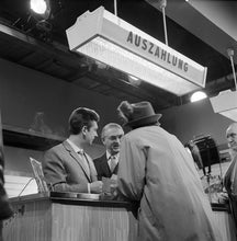 Lade das Bild in den Galerie-Viewer, Der Mann mit der Maske
