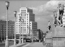 Lade das Bild in den Galerie-Viewer, Die DDR in Originalaufnahmen - Stalinallee/Karl-Marx-Allee
