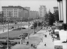 Lade das Bild in den Galerie-Viewer, Die DDR in Originalaufnahmen - Stalinallee/Karl-Marx-Allee
