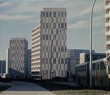 Lade das Bild in den Galerie-Viewer, Die DDR In Originalaufnahmen-DDR Plattenbau
