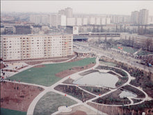 Lade das Bild in den Galerie-Viewer, Die DDR In Originalaufnahmen-DDR Plattenbau
